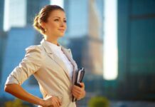 O POVO PRECISA DE TRABALHO E DIGNIDADE, CESTAS DE NATAL NÃO RESOLVEM SEUS PROBLEMAS