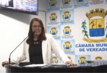 “Blazer e avental: mãe cobra dignidade escolar na Tribuna da Câmara”