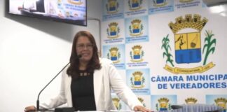 “Blazer e avental: mãe cobra dignidade escolar na Tribuna da Câmara”